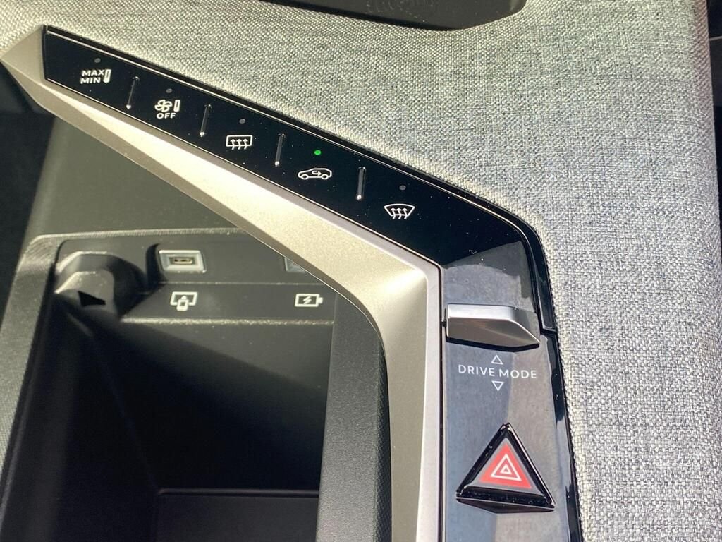 USED 2026 75 PEUGEOT 3008 1.2 HYBRID GT SUV 5dr Petrol Hybrid e-DSC6 Euro 6 (s/s) (145 ps) CARPLAY+NAV+F/R SENSORS+CRUISE