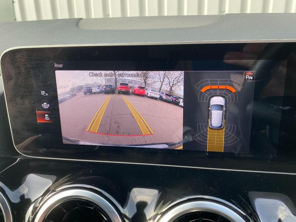 USED 2020 70 MERCEDES-BENZ GLA 1.3 GLA250e 15.6kWh Exclusive Edition SUV 5dr Petrol Plug-in Hybrid 8G-DCT Euro 6 (s/s) (218 ps) AMG&COMFORT&LIGHT&MIRROR PACKS
