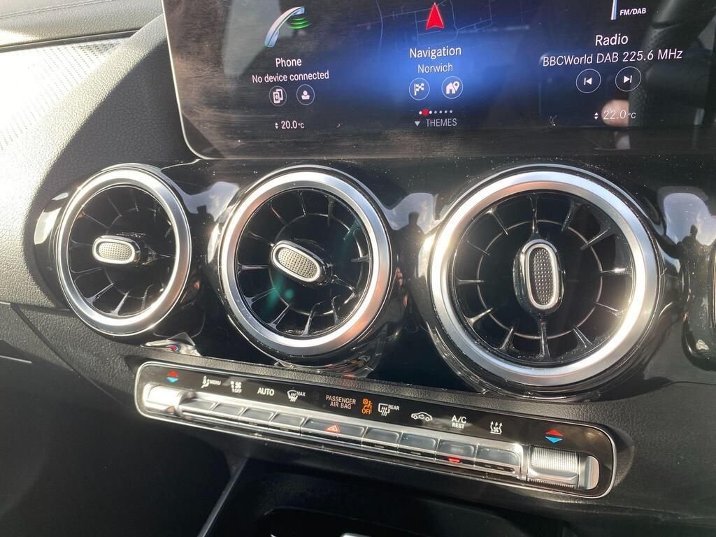 USED 2020 70 MERCEDES-BENZ GLA 1.3 GLA250e 15.6kWh Exclusive Edition SUV 5dr Petrol Plug-in Hybrid 8G-DCT Euro 6 (s/s) (218 ps) AMG&COMFORT&LIGHT&MIRROR PACKS