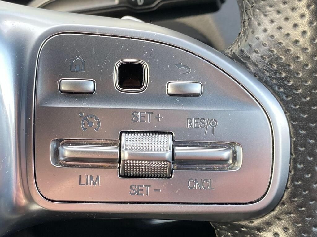 USED 2020 70 MERCEDES-BENZ GLA 1.3 GLA250e 15.6kWh Exclusive Edition SUV 5dr Petrol Plug-in Hybrid 8G-DCT Euro 6 (s/s) (218 ps) AMG&COMFORT&LIGHT&MIRROR PACKS