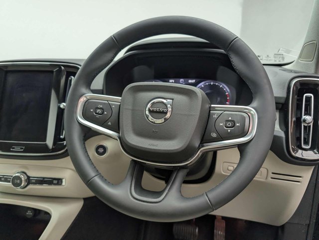 USED 2021 71 VOLVO XC40 2.0 XC40 Inscription Pro B4 MHEV Auto 5dr CLICK & COLLECT/ HOME DELIVERY