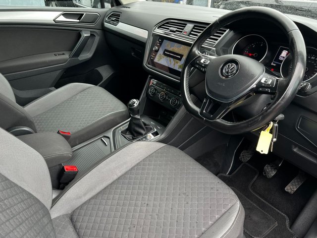 2017 VOLKSWAGEN TIGUAN - Photo 4