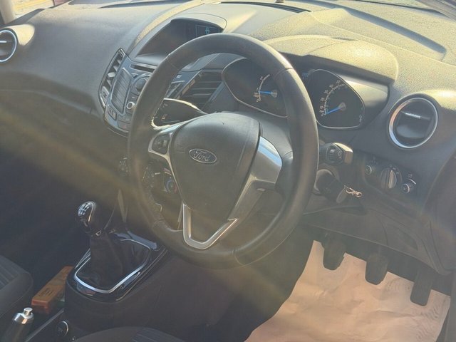 2013 FORD FIESTA - Photo 2