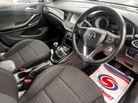USED 2017 17 VAUXHALL ASTRA 1.4i SRi Hatchback 5dr Petrol Manual Euro 6 (100 ps) ONLY 28,000 MILES-8 SERVICES-DAB-APPLE/ANDROID CAR PLAY-ALLOYS