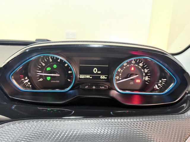 2018 PEUGEOT 2008 - Photo 9