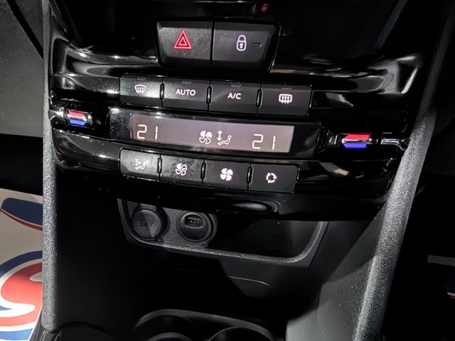 2018 PEUGEOT 2008 - Photo 12