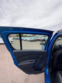 USED 2015 65 DACIA SANDERO STEPWAY 0.9 TCe Laureate Hatchback 5dr Petrol Manual Euro 6 (s/s) (90 ps) drives superb