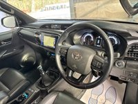 USED 2020 70 TOYOTA HI-LUX 2.4 D-4D Invincible X Pickup Double Cab 4dr Diesel Manual 4WD Euro 6 (s/s) (TSS) (150 ps) REVERSE CAMERA+AIR CON+LEATHER