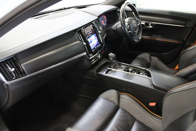 View our VOLVO V90 Cross Country
