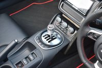 USED 2011 11 AUDI R8 5.2 FSI V10 Spyder 2dr Petrol Manual quattro Euro 4 (525 ps) MANUAL / CARBON INLAYS / FSH