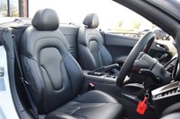 USED 2011 11 AUDI R8 5.2 FSI V10 Spyder 2dr Petrol Manual quattro Euro 4 (525 ps) MANUAL / CARBON INLAYS / FSH