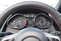 USED 2011 11 AUDI R8 5.2 FSI V10 Spyder 2dr Petrol Manual quattro Euro 4 (525 ps) MANUAL / CARBON INLAYS / FSH