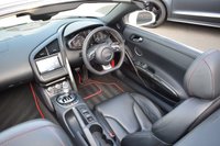 USED 2011 11 AUDI R8 5.2 FSI V10 Spyder 2dr Petrol Manual quattro Euro 4 (525 ps) MANUAL / CARBON INLAYS / FSH
