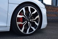 USED 2011 11 AUDI R8 5.2 FSI V10 Spyder 2dr Petrol Manual quattro Euro 4 (525 ps) MANUAL / CARBON INLAYS / FSH