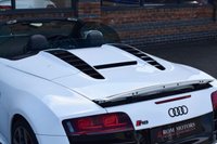 USED 2011 11 AUDI R8 5.2 FSI V10 Spyder 2dr Petrol Manual quattro Euro 4 (525 ps) MANUAL / CARBON INLAYS / FSH
