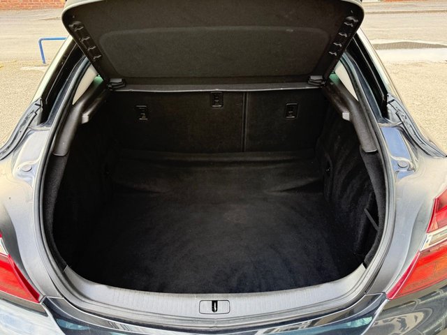 2015 VAUXHALL INSIGNIA 1.6 CDTi ecoFLEX Design Nav Hatchback 5dr Diesel Manual Euro 6 (s/s) (136 ps) - Photo 11