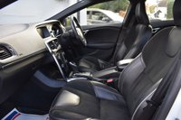 USED 2018 68 VOLVO V40 1.5 T2 GPF R-Design Nav Plus Hatchback 5dr Petrol Auto Euro 6 (s/s) (122 ps) 