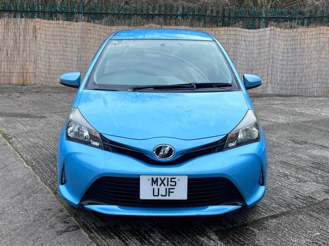 2015 TOYOTA YARIS - Photo 2