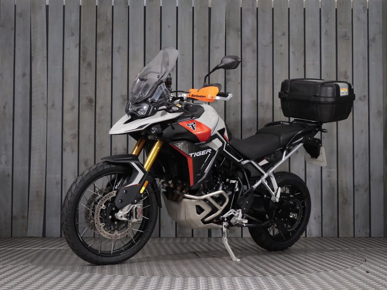 TRIUMPH TIGER 900