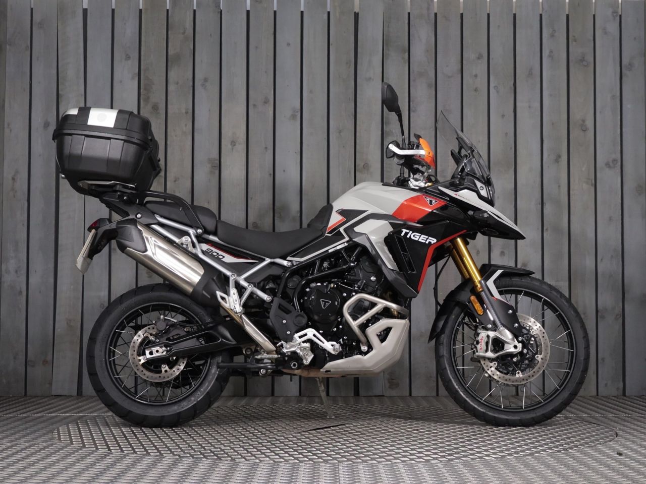 TRIUMPH TIGER 900