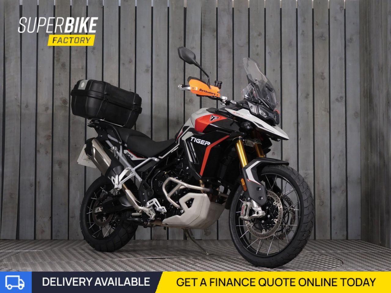 TRIUMPH TIGER 900