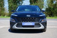 USED 2023 23 HYUNDAI KONA 1.0 T-GDi MHEV SE Connect SUV 5dr Petrol Hybrid Manual Euro 6 (s/s) (120 ps) ABYSS BLACK PAINTWORK + APPLE CARPLAY + ANDROID AUTO