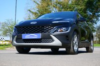 USED 2023 23 HYUNDAI KONA 1.0 T-GDi MHEV SE Connect SUV 5dr Petrol Hybrid Manual Euro 6 (s/s) (120 ps) ABYSS BLACK PAINTWORK + APPLE CARPLAY + ANDROID AUTO