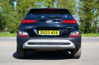 USED 2023 23 HYUNDAI KONA 1.0 T-GDi MHEV SE Connect SUV 5dr Petrol Hybrid Manual Euro 6 (s/s) (120 ps) ABYSS BLACK PAINTWORK + APPLE CARPLAY + ANDROID AUTO