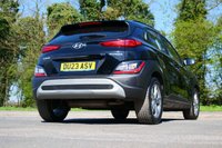USED 2023 23 HYUNDAI KONA 1.0 T-GDi MHEV SE Connect SUV 5dr Petrol Hybrid Manual Euro 6 (s/s) (120 ps) ABYSS BLACK PAINTWORK + APPLE CARPLAY + ANDROID AUTO