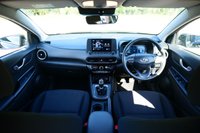 USED 2023 23 HYUNDAI KONA 1.0 T-GDi MHEV SE Connect SUV 5dr Petrol Hybrid Manual Euro 6 (s/s) (120 ps) ABYSS BLACK PAINTWORK + APPLE CARPLAY + ANDROID AUTO