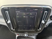 USED 2020 70 VOLVO XC40 2.0 B4 MHEV R-Design SUV 5dr Petrol Hybrid Auto AWD Euro 6 (s/s) (197 ps) Parking camera Heated seats Sat nav