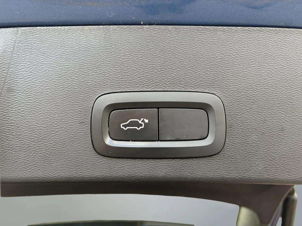 2020 Volvo XC40 — image 10