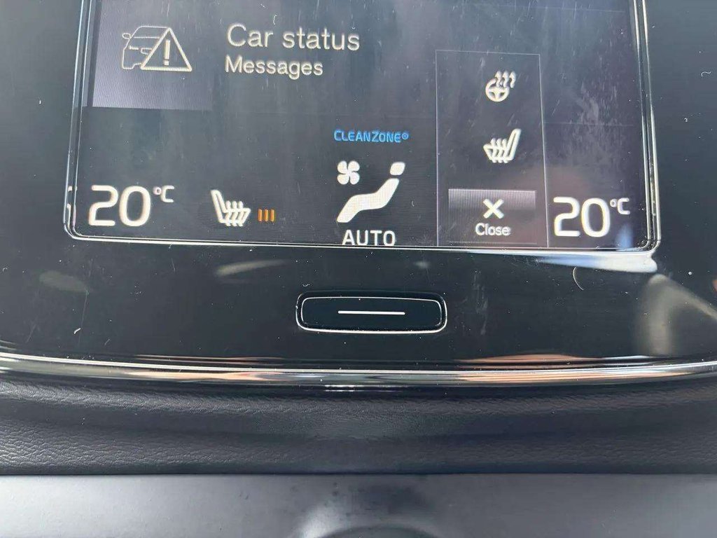 2020 Volvo XC40 — image 12