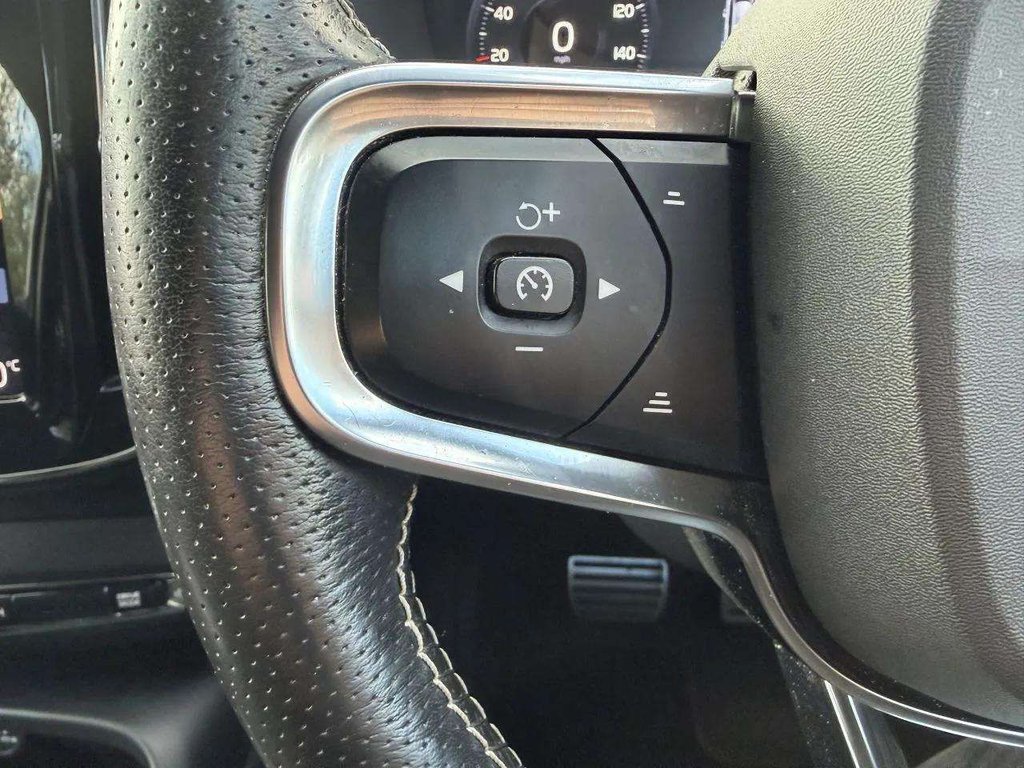 2020 Volvo XC40 — image 16