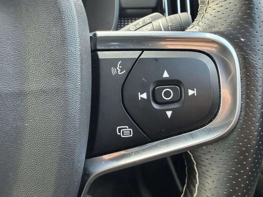 2020 Volvo XC40 — image 20