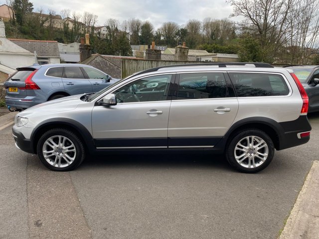 View our VOLVO XC70