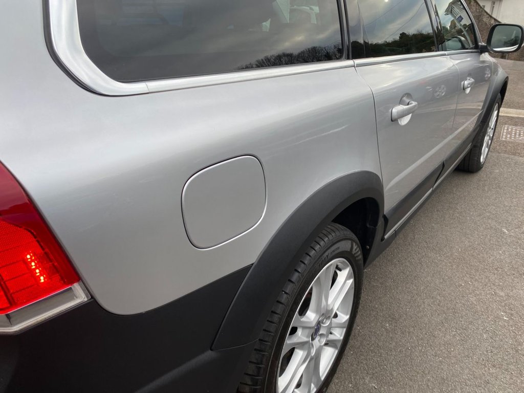 USED 2014 64 VOLVO XC70 2.4 D5 SE Lux Estate 5dr Diesel Geartronic AWD Euro 5 (215 ps) DAB SAT NAV WINTER PACK