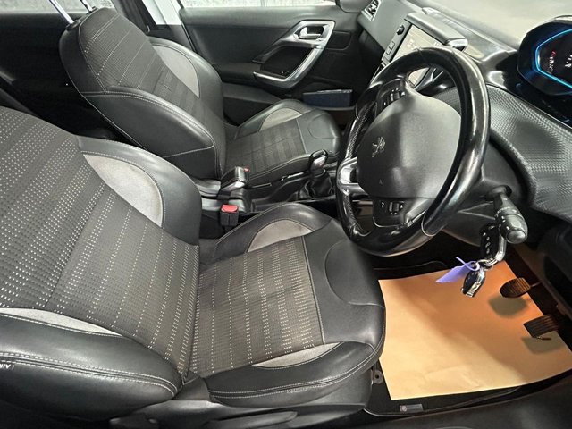 2019 PEUGEOT 2008 - Photo 9