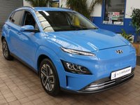 USED 2022 22 HYUNDAI KONA 64kWh Premium SUV 5dr Electric Auto (10.5kW Charger) (204 ps) SAT NAV CARPLAY HEATED SEATS HEATED STEERING WHEEL REAR VIEW CAMERA CRUISE CONTROL PARKING SENSORS 1 OWNER EXCELLENT SERVICE HISTORY WARRANTY