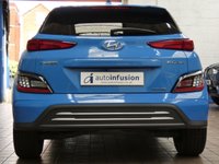 USED 2022 22 HYUNDAI KONA 64kWh Premium SUV 5dr Electric Auto (10.5kW Charger) (204 ps) SAT NAV CARPLAY HEATED SEATS HEATED STEERING WHEEL REAR VIEW CAMERA CRUISE CONTROL PARKING SENSORS 1 OWNER EXCELLENT SERVICE HISTORY WARRANTY
