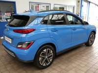 USED 2022 22 HYUNDAI KONA 64kWh Premium SUV 5dr Electric Auto (10.5kW Charger) (204 ps) SAT NAV CARPLAY HEATED SEATS HEATED STEERING WHEEL REAR VIEW CAMERA CRUISE CONTROL PARKING SENSORS 1 OWNER EXCELLENT SERVICE HISTORY WARRANTY