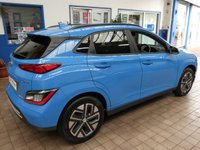 USED 2022 22 HYUNDAI KONA 64kWh Premium SUV 5dr Electric Auto (10.5kW Charger) (204 ps) SAT NAV CARPLAY HEATED SEATS HEATED STEERING WHEEL REAR VIEW CAMERA CRUISE CONTROL PARKING SENSORS 1 OWNER EXCELLENT SERVICE HISTORY WARRANTY