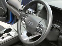 USED 2022 22 HYUNDAI KONA 64kWh Premium SUV 5dr Electric Auto (10.5kW Charger) (204 ps) SAT NAV CARPLAY HEATED SEATS HEATED STEERING WHEEL REAR VIEW CAMERA CRUISE CONTROL PARKING SENSORS 1 OWNER EXCELLENT SERVICE HISTORY WARRANTY