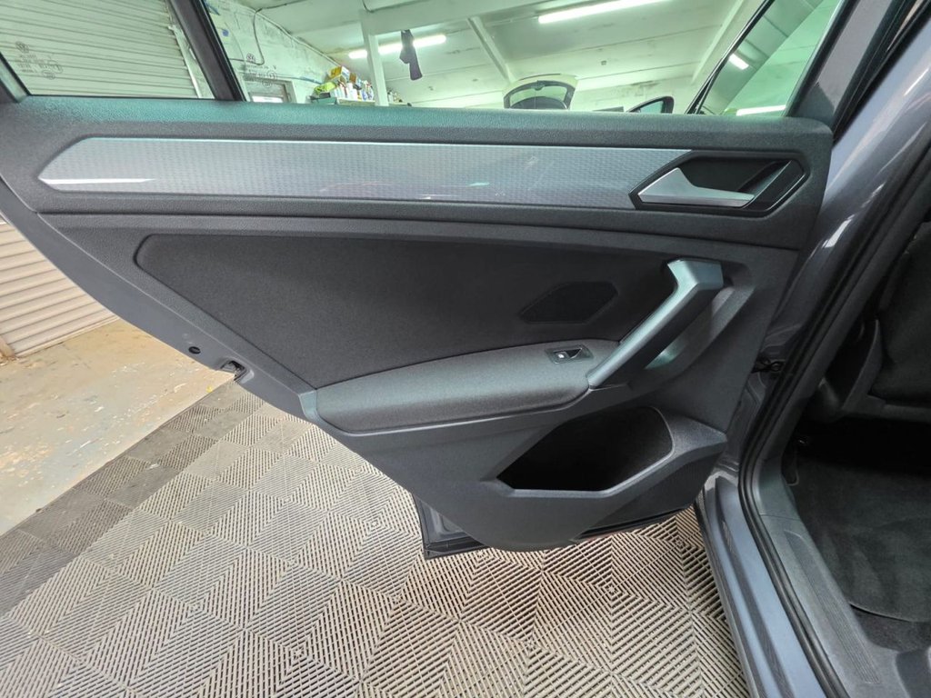 USED 2022 71 VOLKSWAGEN TIGUAN 1.5 TSI Life SUV 5dr Petrol Manual Euro 6 (s/s) (150 ps) 1 Owner - Bluetooth - SatNav!