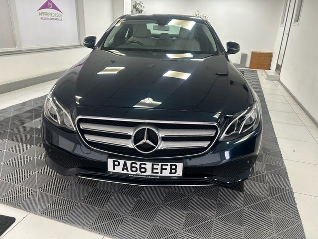 2016 Mercedes-Benz E-CLASS - Photo 2