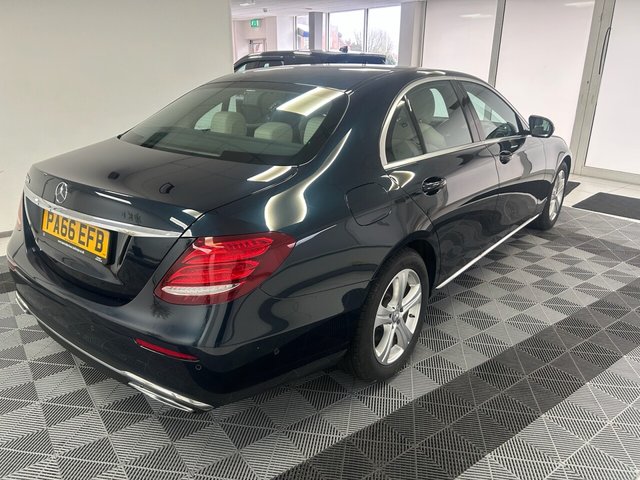 2016 Mercedes-Benz E-CLASS - Photo 6