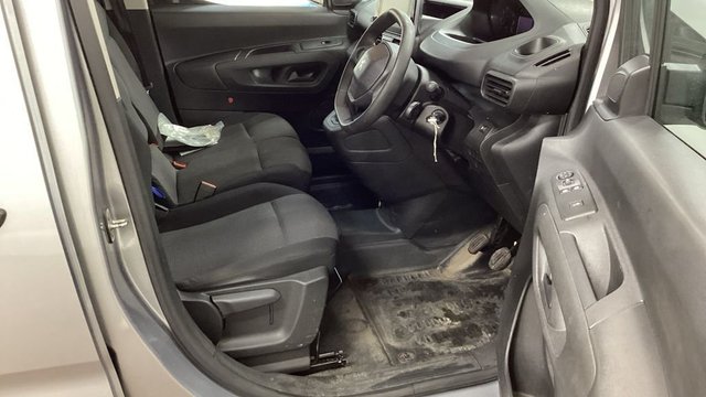 2021 PEUGEOT PARTNER - Photo 8