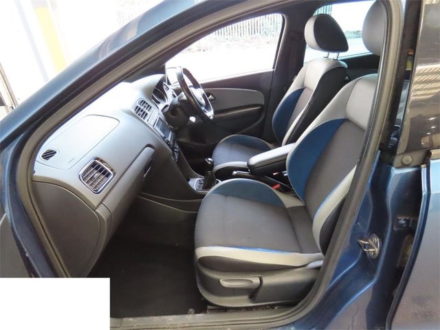 2015 VOLKSWAGEN POLO - Photo 2