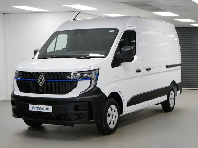 View our Renault Master MM35 2.0 BLUEDCI 150 BHP L2 MEDIUM ADVANCE EAG9 AUTOMATIC