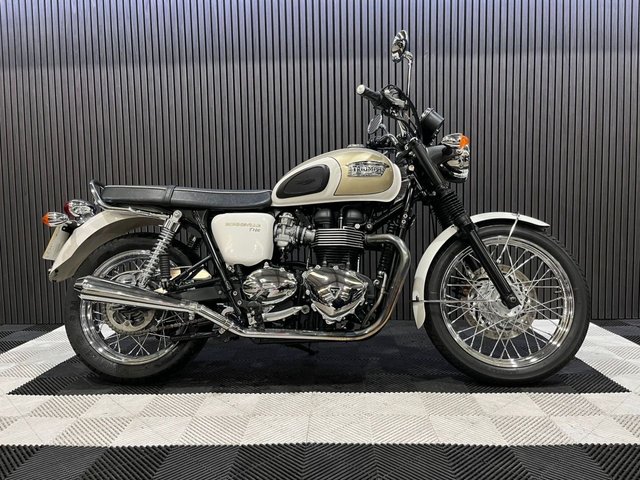 View our TRIUMPH BONNEVILLE T100